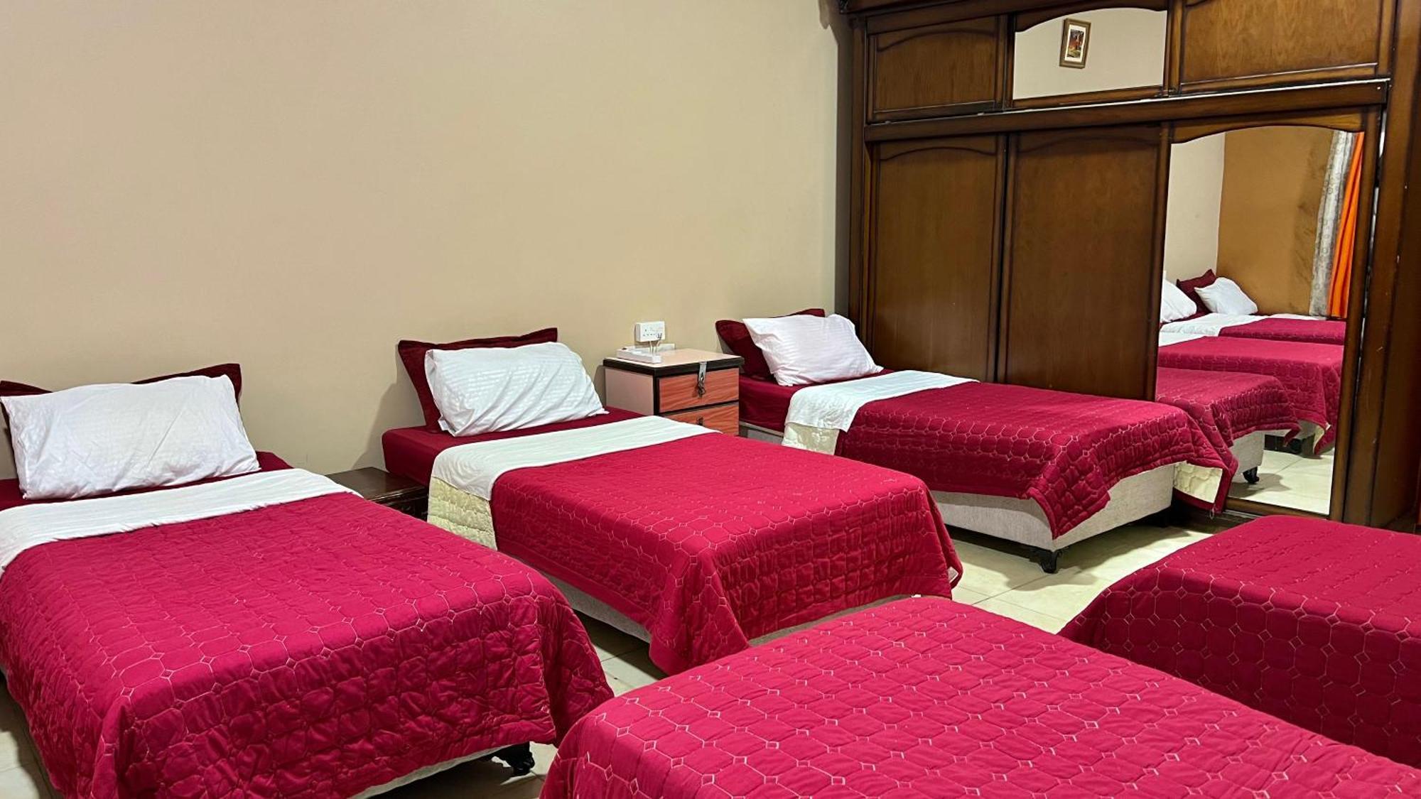 بيت شباب Reef House